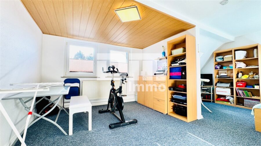 Modernisiertes Ein- bis Zweifamilienhaus mit Maisonettebereich in Traumlage - DG Schlafzimmer / Kinderzimmer